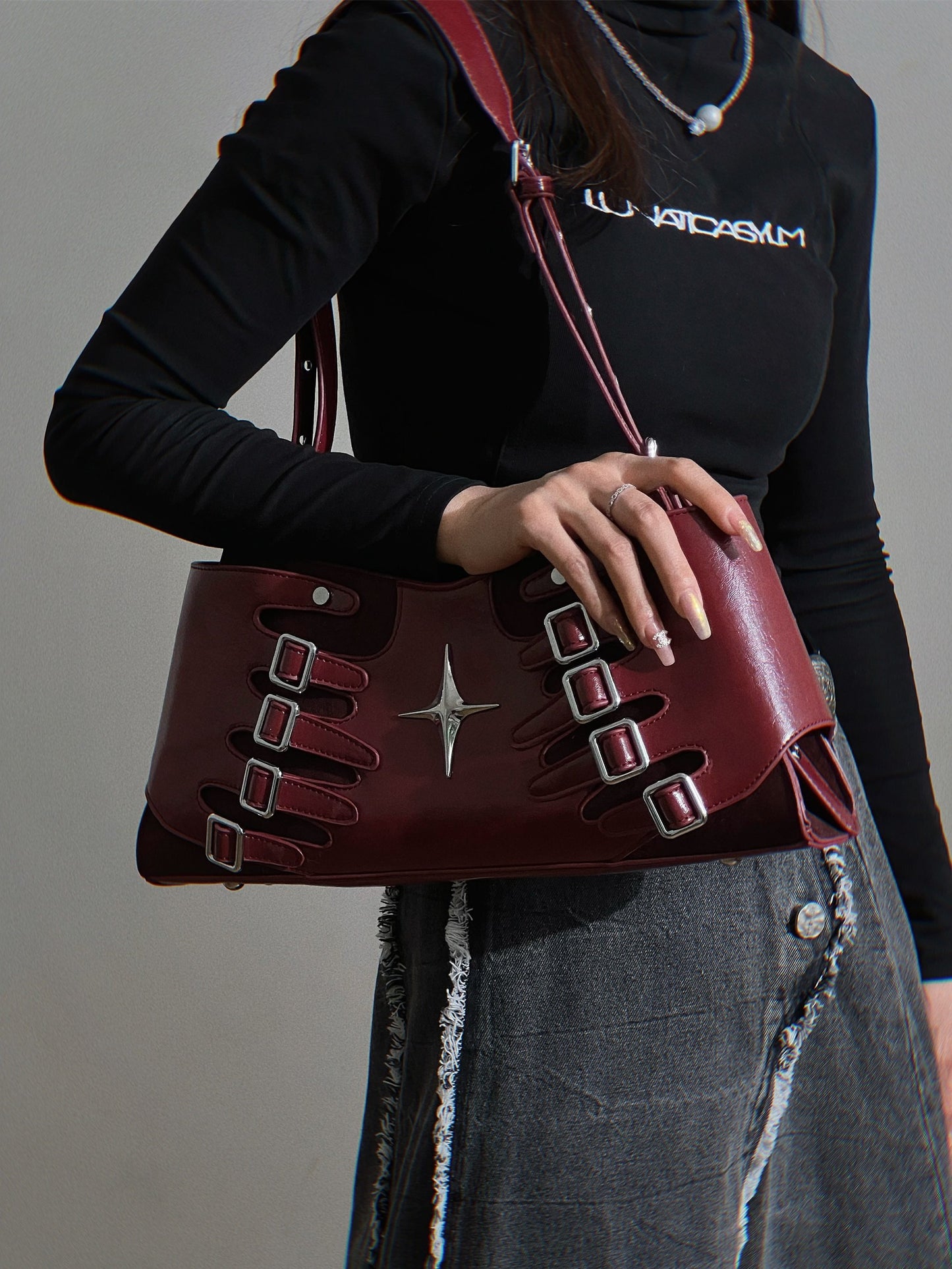 Elegant-underarm-messenger-bag-in-wine-red