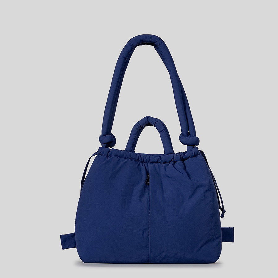 Soft-material-urban-crossbody-bag-with-versatile-straps-for-comfort-and-style
