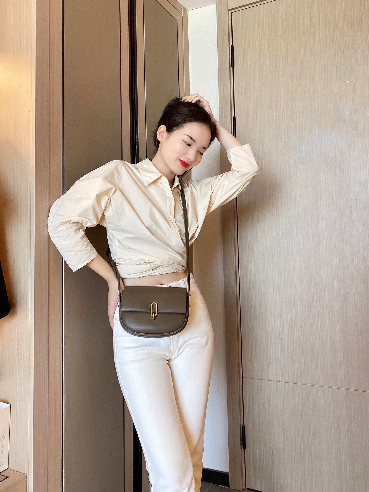 Elegant-leather-shoulder-bag
