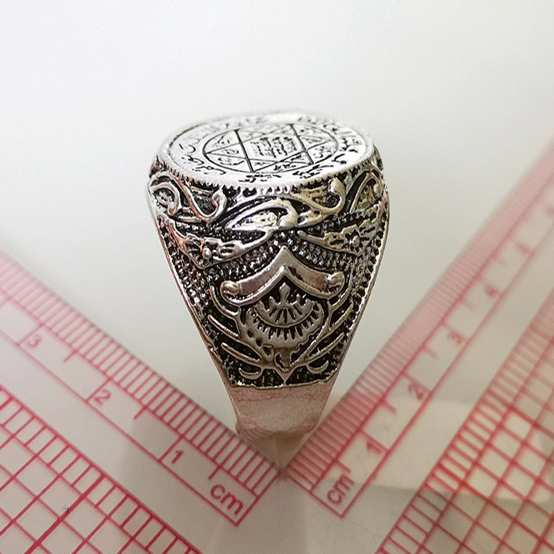 close-up-vintage-charm-arabic-hand-design-ring-thai-silver-two-tone-finish