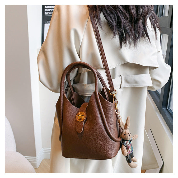 Medium-hardness-PU-handbag-classic