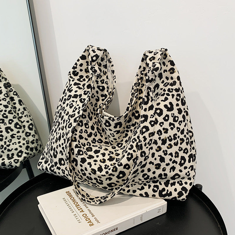 Large-capacity-bucket-bag-for-everyday-fashion