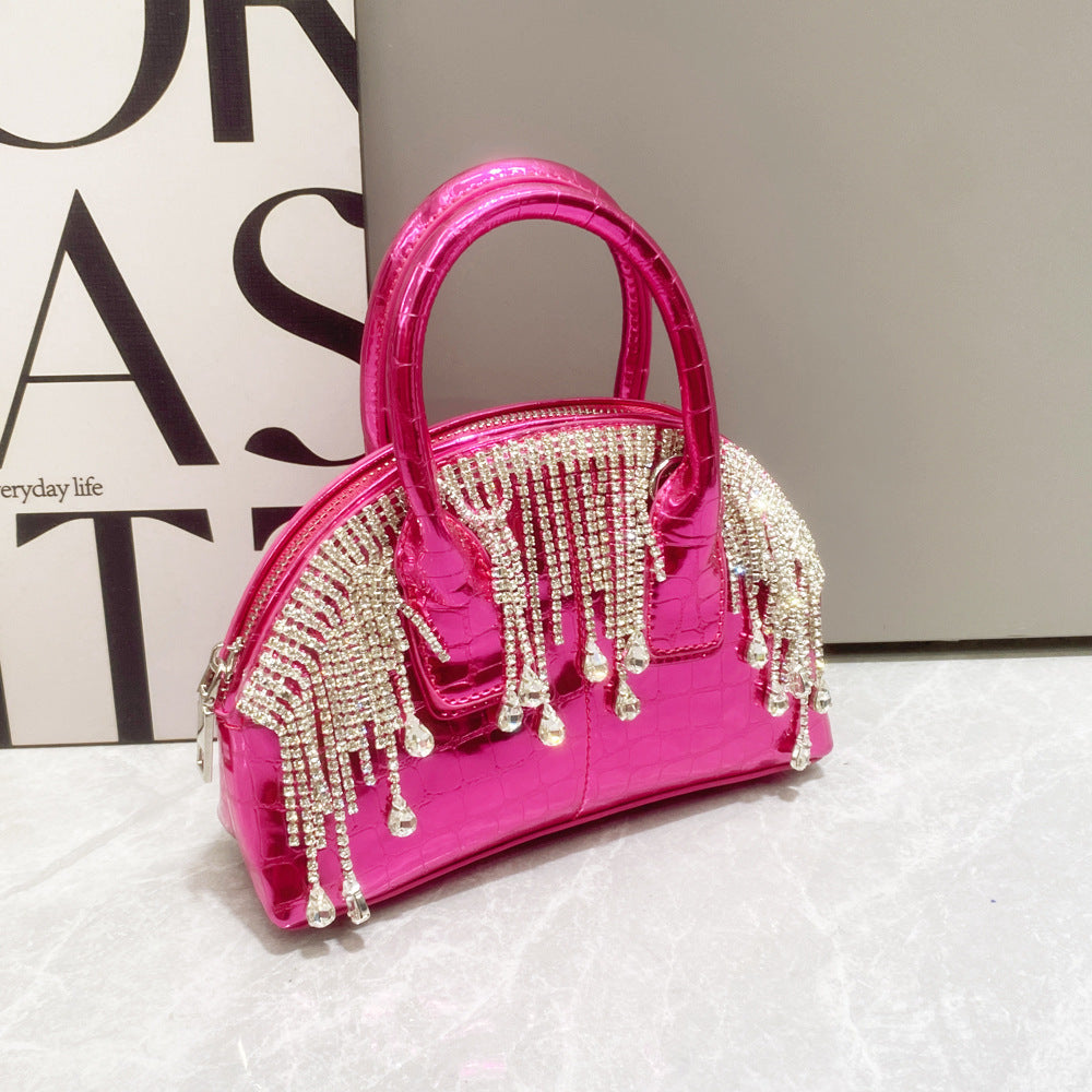 Fashionable-crossbody-bag-with-retro-charm