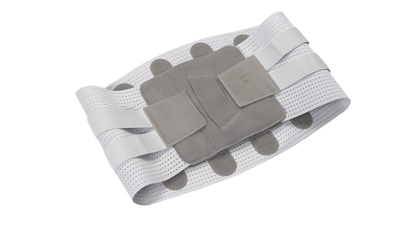 model-wearing-armr-back-support-belt-exercise