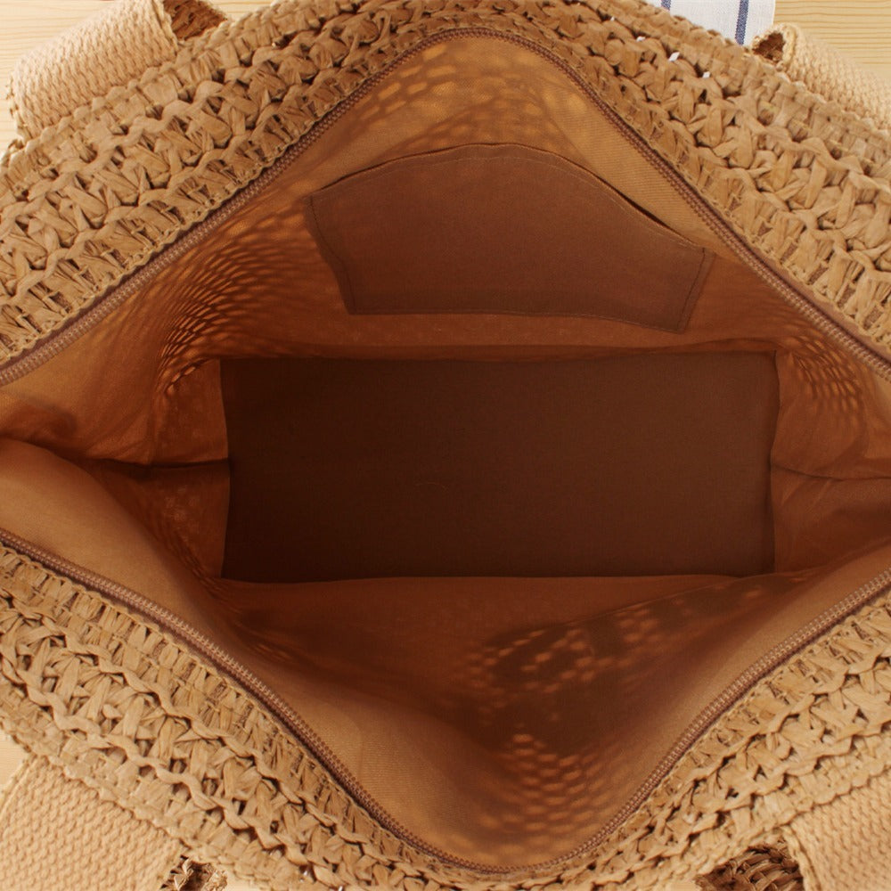Square-vertical-model-straw-shoulder-bag-for-professionals