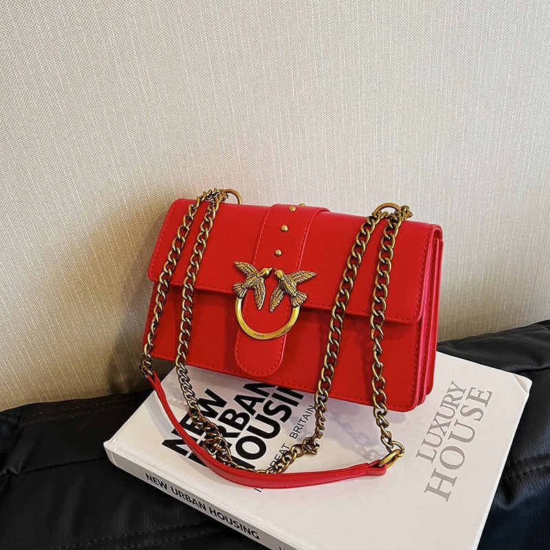 Sleek-lined-shoulder-bag