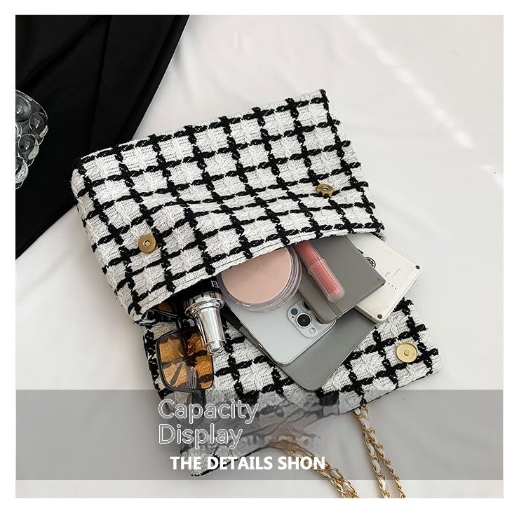 Fashion-forward-checkered-bag-with-autumn-inspired-design