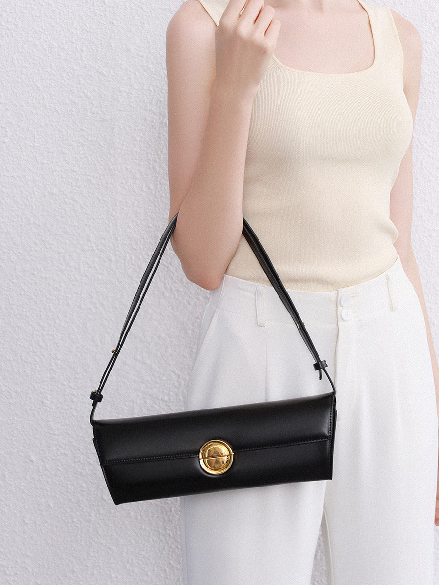 Urban-simplicity-style-with-lock-element-detail#HighGradeClutch