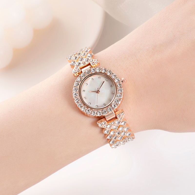 chic-simple-womens-quartz-watch-gold-diamond-accents