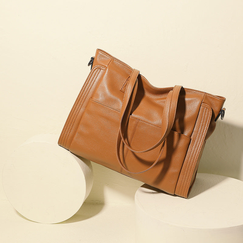 Elegant-black-leather-handbag-for-women