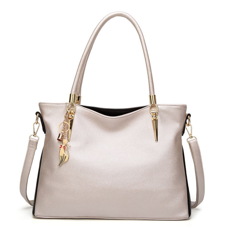 The Chic Carrier: Luxe Tote Handbag for the Modern Professional