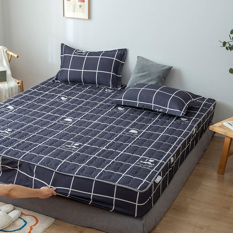 Thickened-bed-cover-for-added-durability