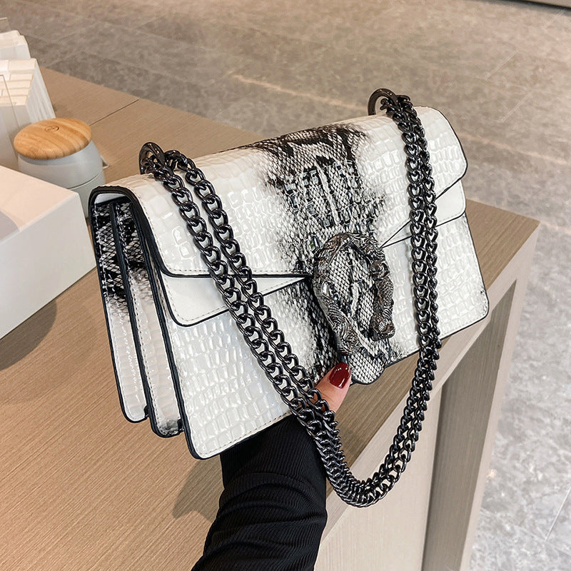 White-fashion-chain-shoulder-purse-with-synthetic-leather-lining