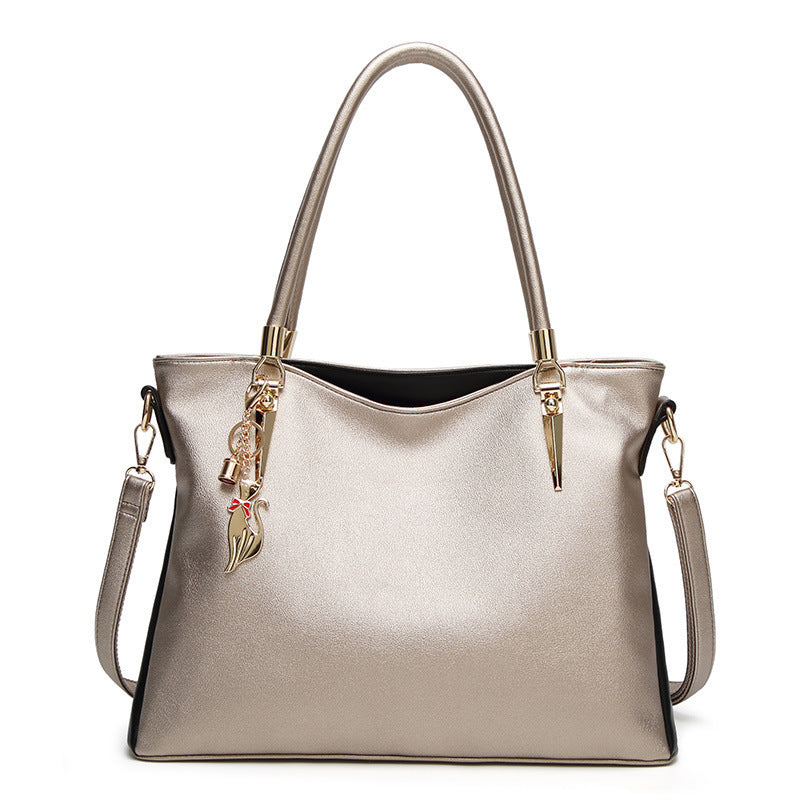 The Chic Carrier: Luxe Tote Handbag for the Modern Professional