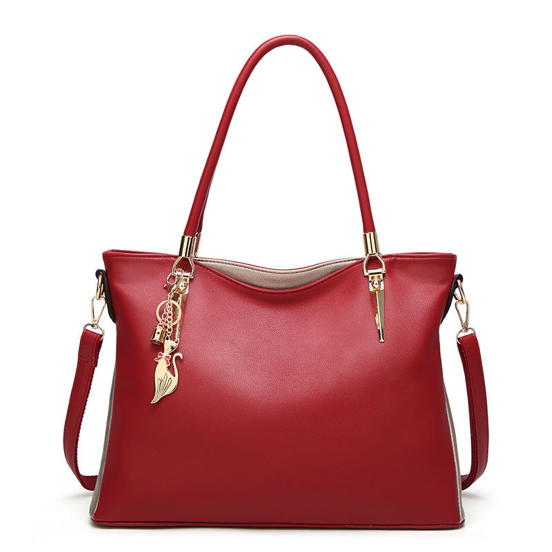 The Chic Carrier: Luxe Tote Handbag for the Modern Professional