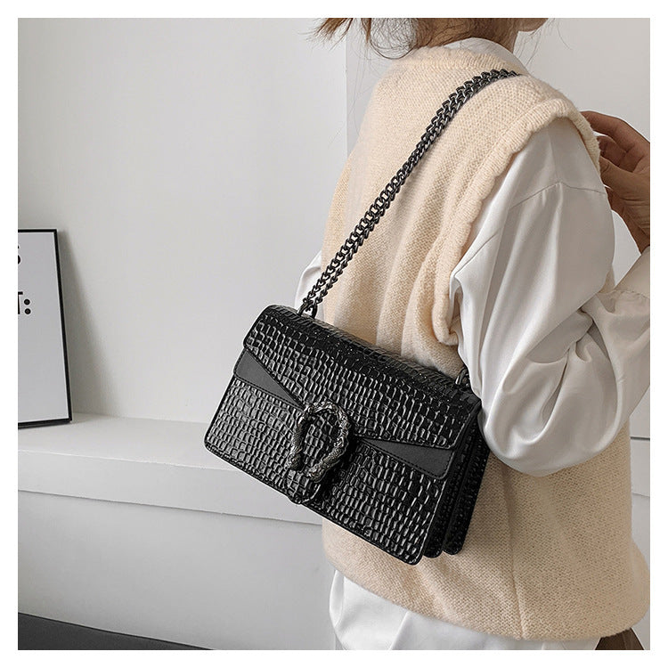 Stylish-shoulder-bag-with-synthetic-leather-lining