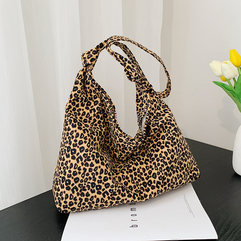 Fashionable-womens-bag-in-khaki-leopard-print