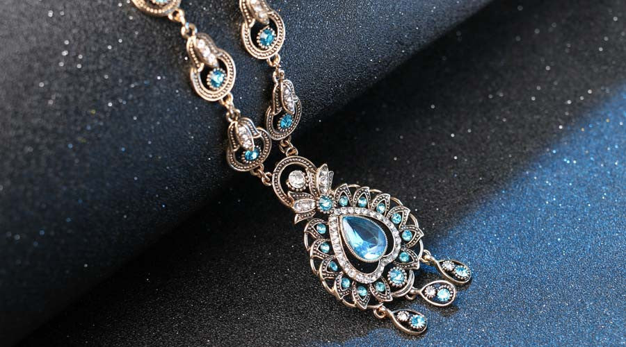 classic-indian-jewelry-set-box-chain-necklace-detailed-earrings-ornate-crystal-eyebrow-pendant