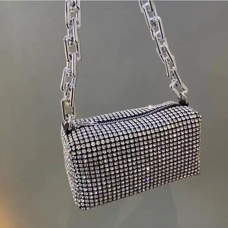 Trendy-acrylic-clutch-with-sparkling-sequins #EveningBag