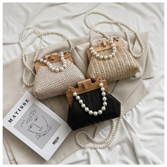 Straw-shoulder-bag-with-pearl-accents-ideal-for-summer-fashion