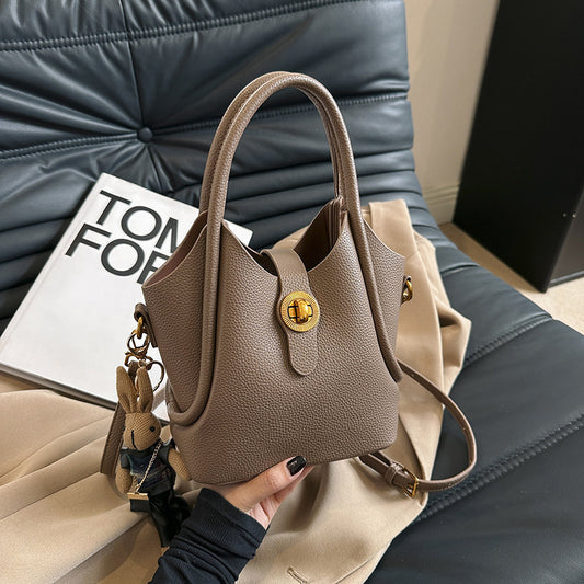 Sleek-chic-brown-PU-handbag 