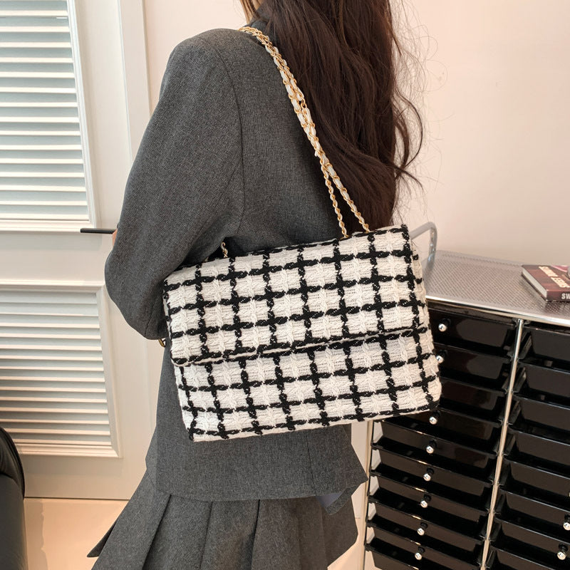 Horizontal-square-shape-shoulder-bag-with-mobile-phone-compartment