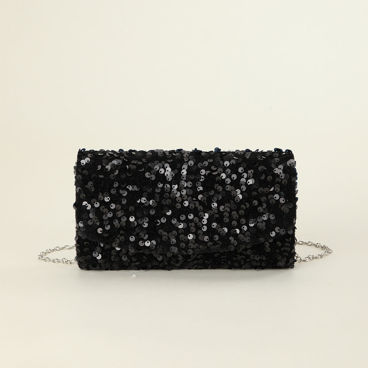 Sequined-evening-bag-with-sandwich-pocket
