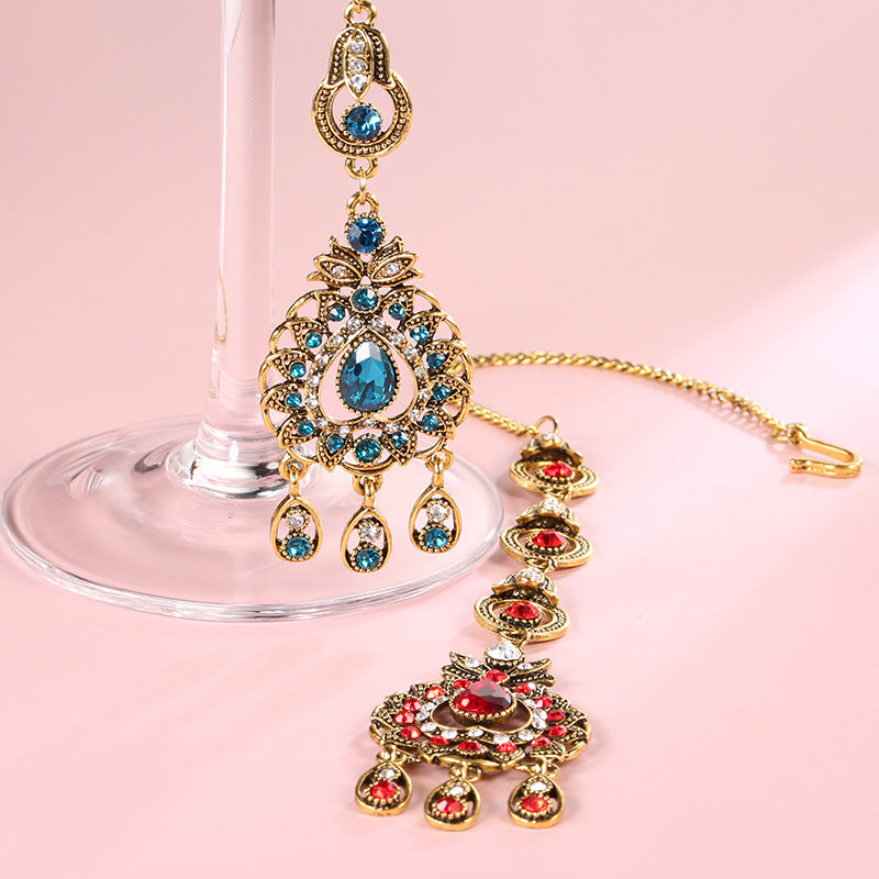 close-up-vintage-indian-jewelry-set-necklace-earrings-crystal-eyebrow-pendant